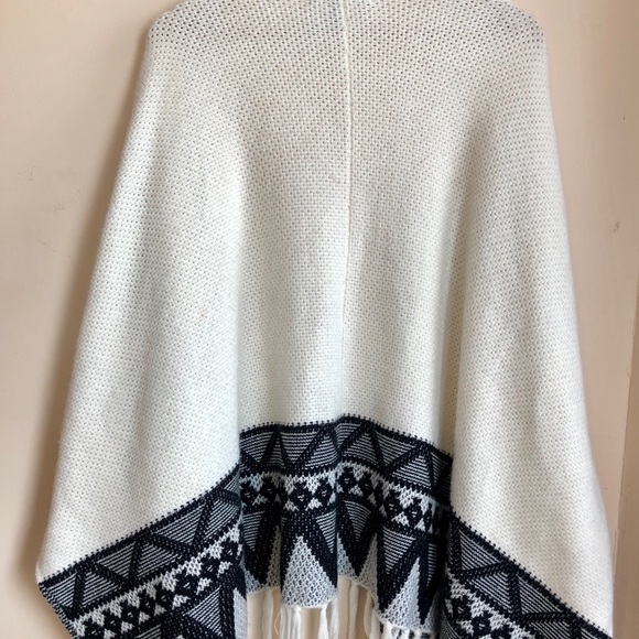 Aztec Sweater - Picture 4 of 4